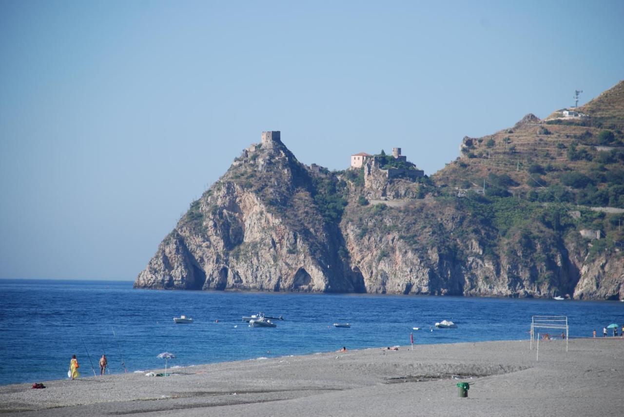 Quattro Torri B&B Santa Teresa Di Riva Exteriör bild